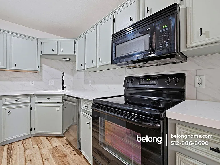 3103 Honeysuckle Cir #B — Photo 9