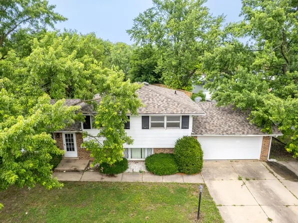555 N Cherry Dr, Glenwood, IL 60425