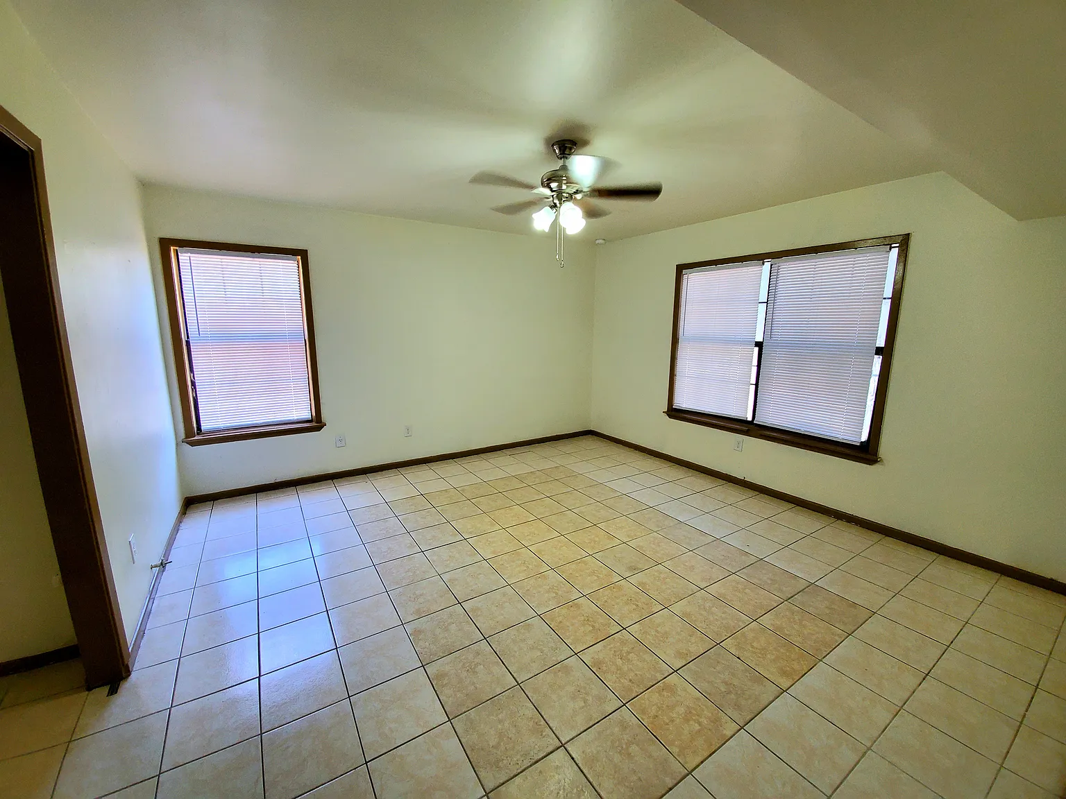 2 bed, 940 sqft, $1,000 — Photo 4