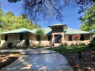 512 Golf Course Dr, Niceville, FL 32578