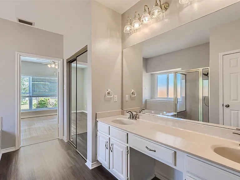 8904 Marthas Dr — Photo 8