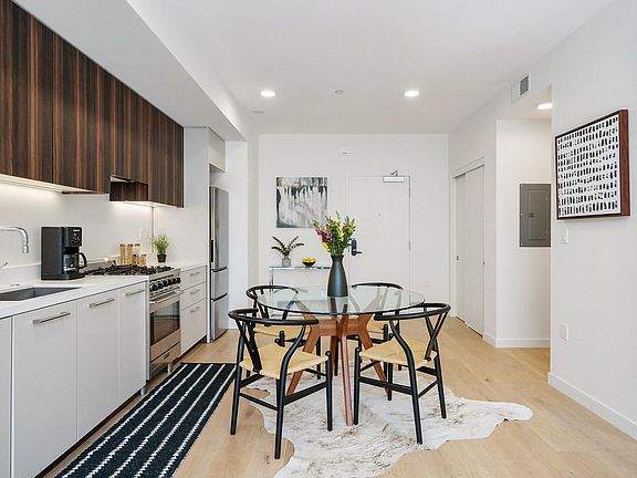 3rd image of 1188 Valencia St #210