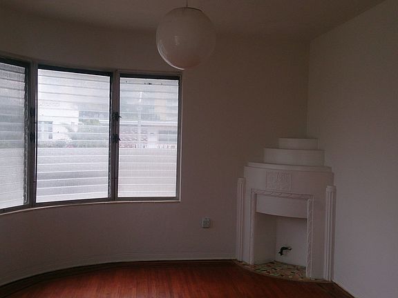 3rd image of 1043 Euclid Ave APT 3