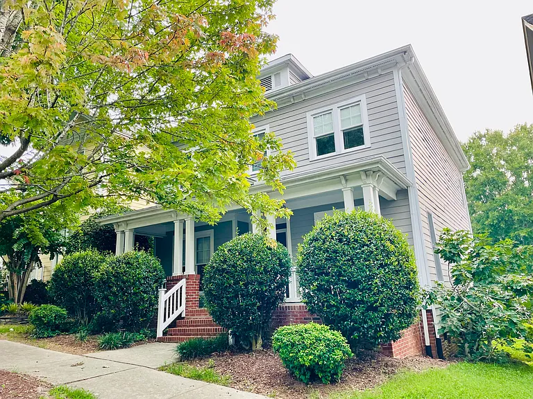 112 Westside Dr — Photo 2