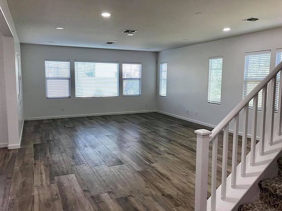 3rd image of 938 W Zion Way