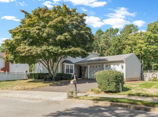 5 Feathertree Ct, Howell, NJ 07731