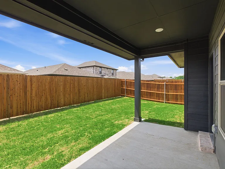 501 Green Gables Dr — Photo 14