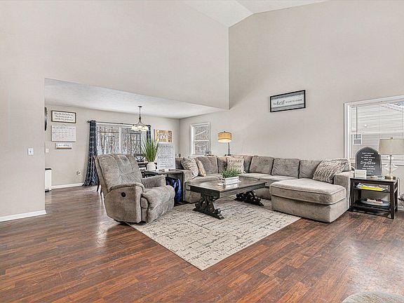5th image of 733 W River Hills Ct