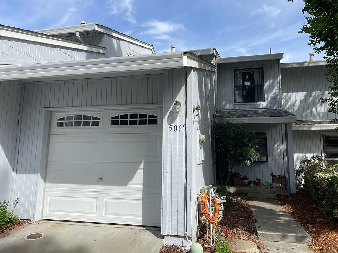2 Bedroom 1.5 Bath Home in South Davis — Photo 1