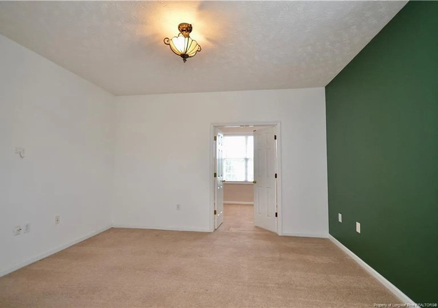 Well maintained 2nd-story condo — Photo 3