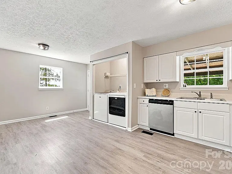 3 bed, 1224 sqft, $1,850 — Photo 2
