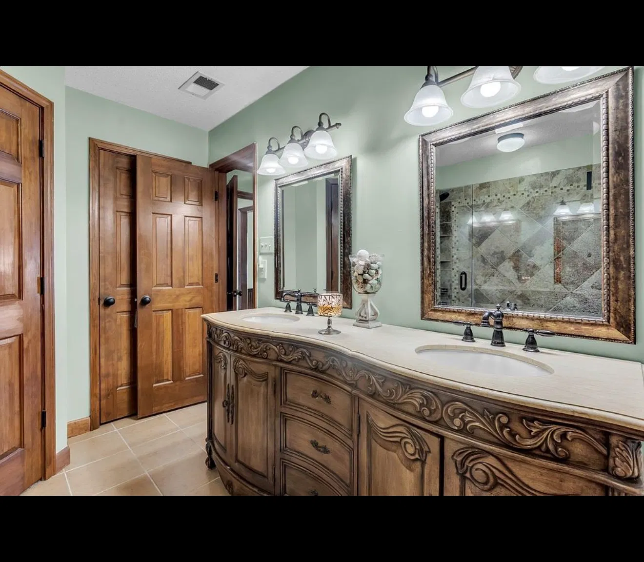 4 bed, 2570 sqft, $2,500 — Photo 1