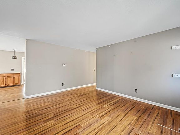 5th image of 5 Redbud Ln