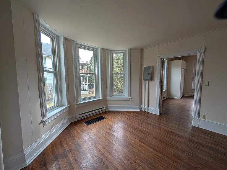 3 Union St E #1B — Photo 1