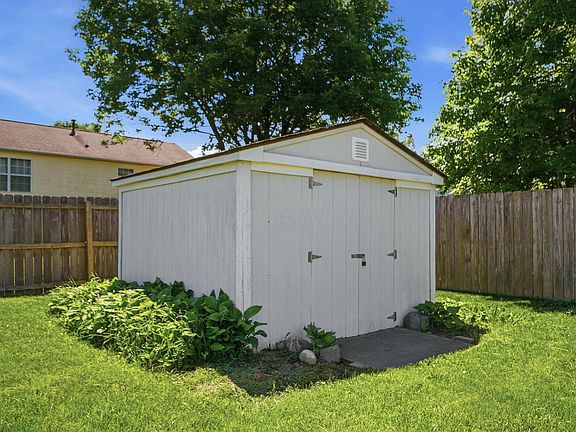 5th image of 3552 White Oak Ct