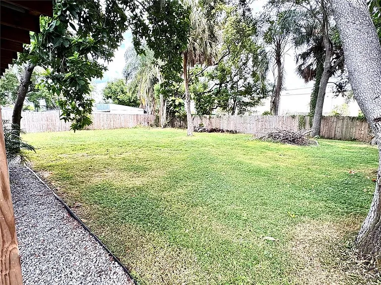 9616 Pine Ridge Ave — Photo 29