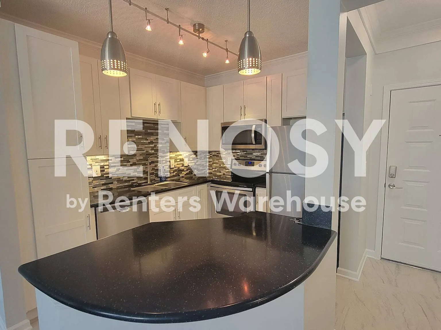 Beautiful 1 Bedroom Art Foundry Condo with Swimming Pool View! — Photo 4