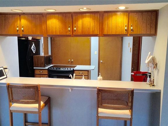5th image of 402 Sandbrook Dr
