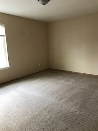 484 W Shore Dr Photo 1