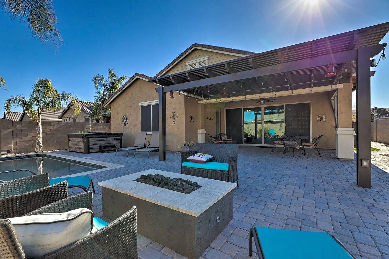 3 bed, 2.0 bath, 2432 sqft, $3,838 — Photo 3