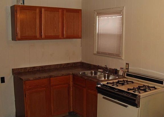 2nd image of 22421 Beckford Ave
