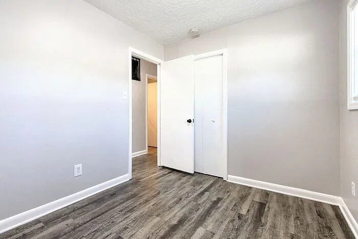 3 bed, 1.0 bath, 972 sqft, $1,488 — Photo 3