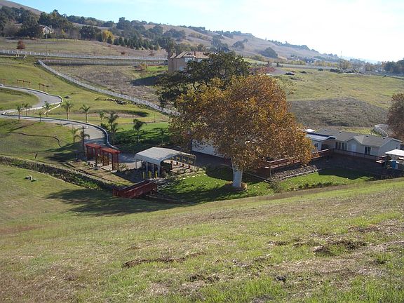 3rd image of 2580 Bridle Path Dr