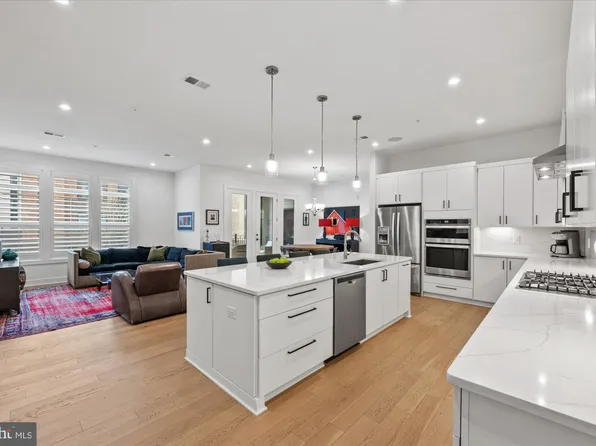 43443 Croson Ln #100, Ashburn, VA 20148