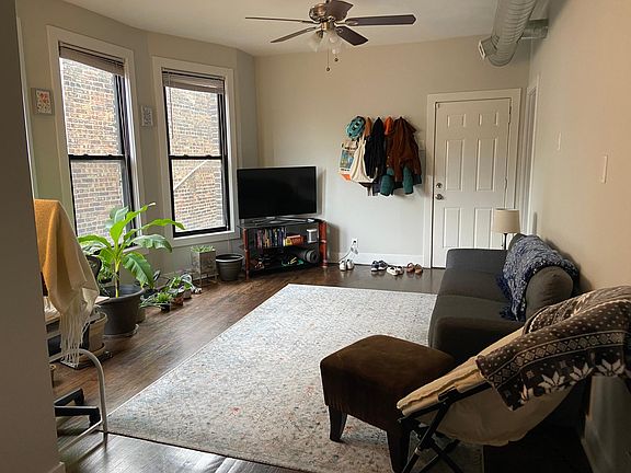 2nd image of 919 N Damen Ave #2R