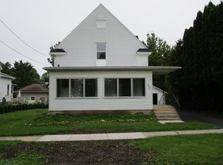 305 W Blackman St, Harvard, IL 60033