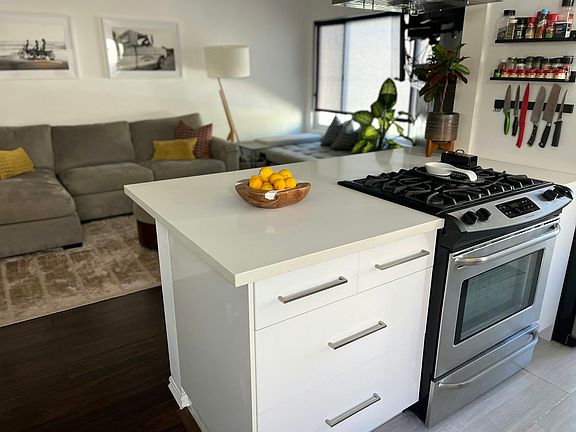 Chef's Kitchen with island and bar