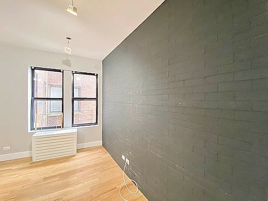 3rd image of 830 W 177th St #3HH