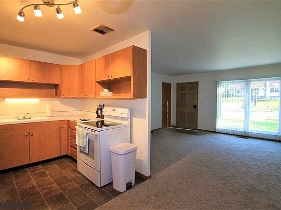 4th image of 400 Douglas Dr