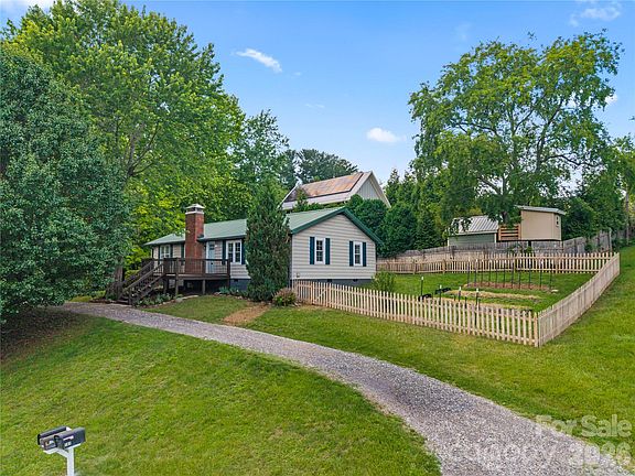 3rd image of 589 Sand Hill Rd