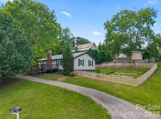 589 Sand Hill Rd, Asheville, NC 28806