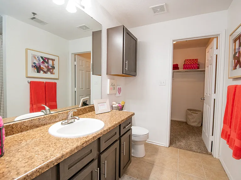 Arbors of Pleasant Valley Apts — Photo 18