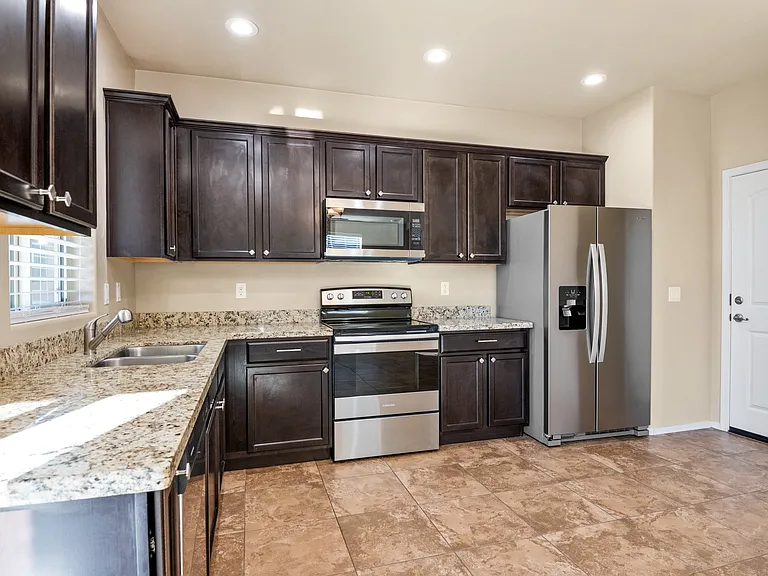 240 E Scepter Ln — Photo 8