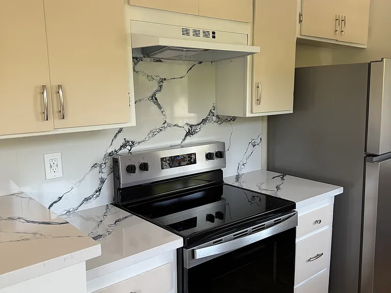 1040 N Laurel Ave #5 — Photo 9