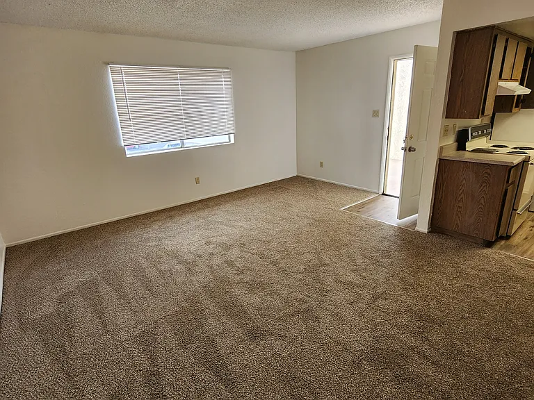 Desert Sun Apartments — Photo 26