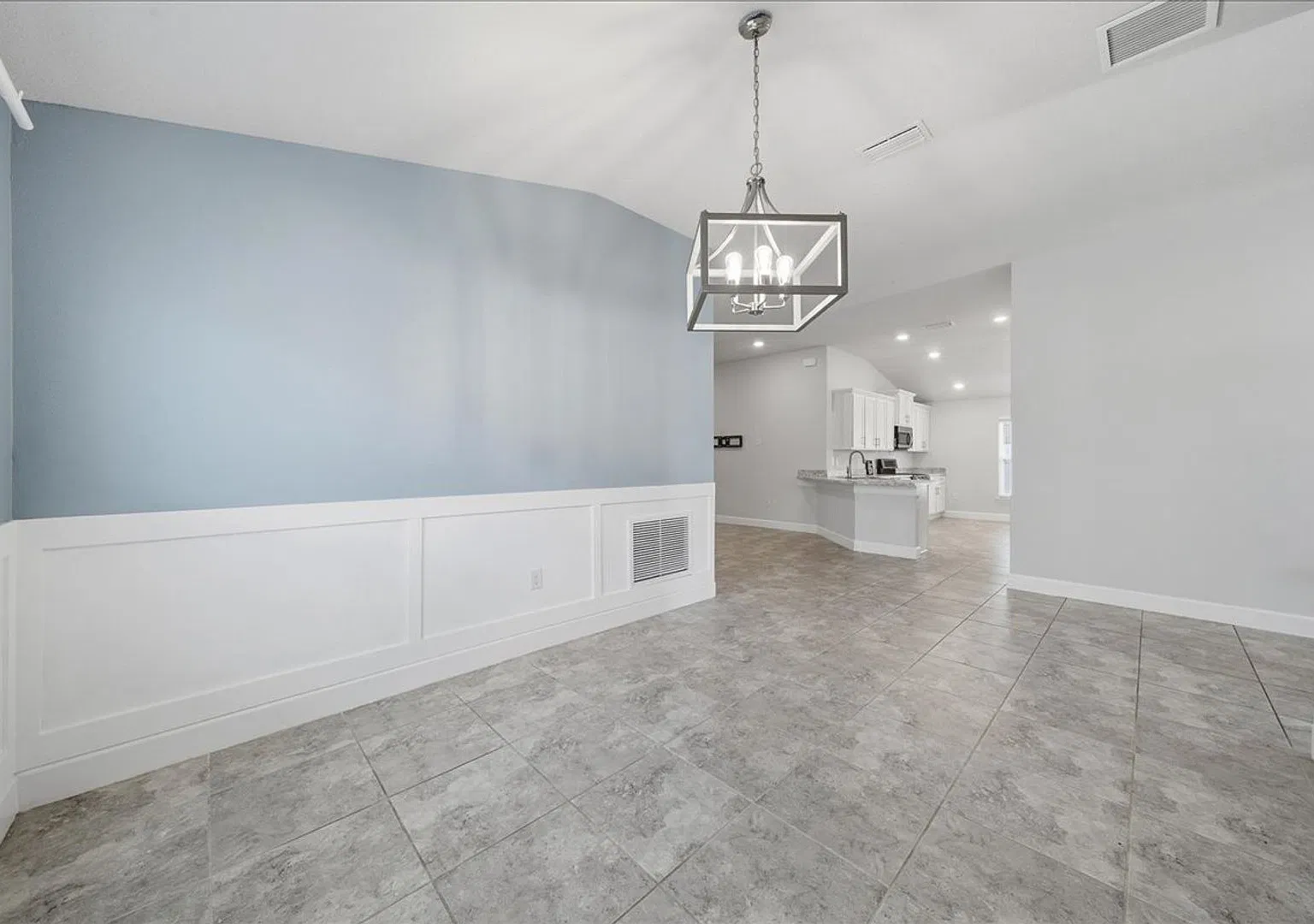 Spacious Cocoa Rental with Covered Lanai & Two-Car Garage near KSC and Port — Photo 4
