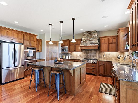 4th image of 11545 Hillcrest Ct N