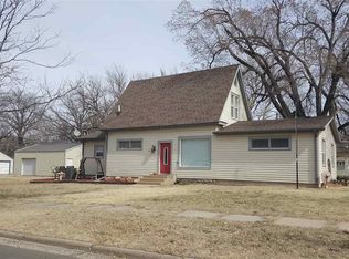 124 W Pack St, Moundridge, KS 67107