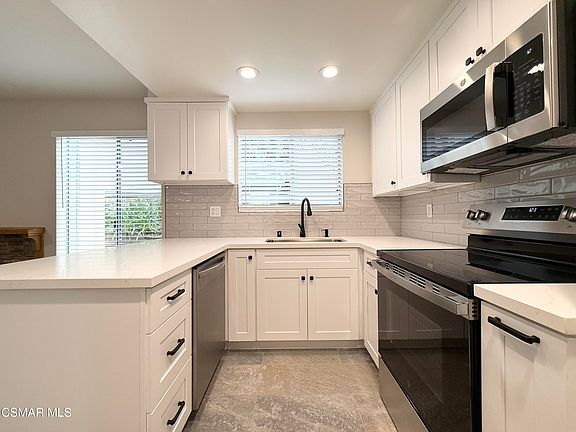 3rd image of 224 Oak Leaf Dr #103
