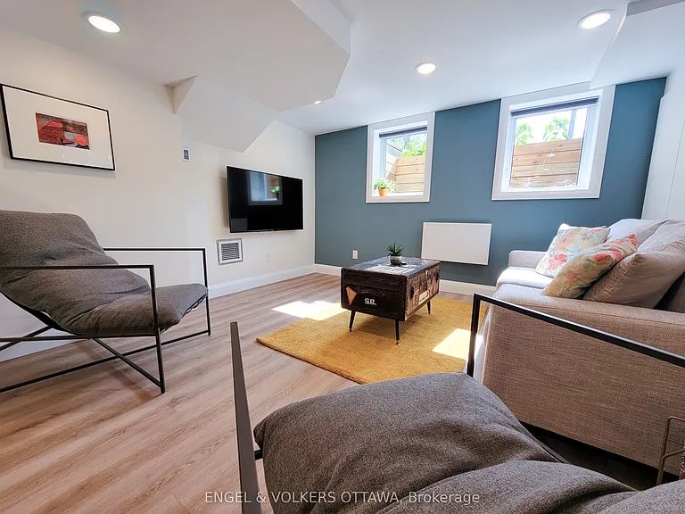 2075 Balharrie Ave #B — Photo 2