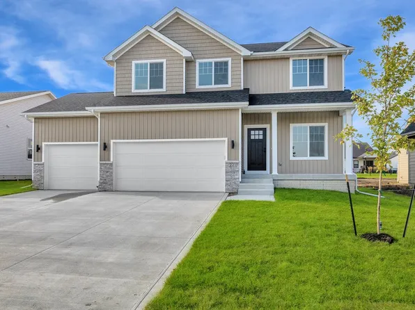 221 11th Ct NW, Bondurant, IA 50035