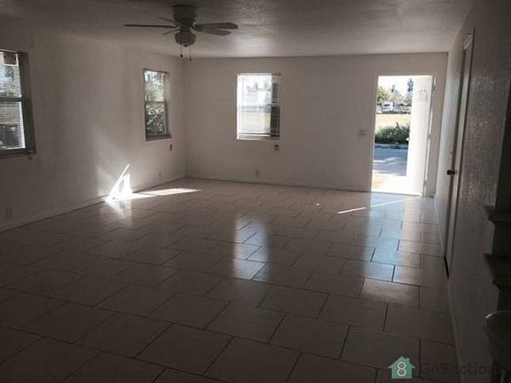 5th image of 1029 S H St APT 1