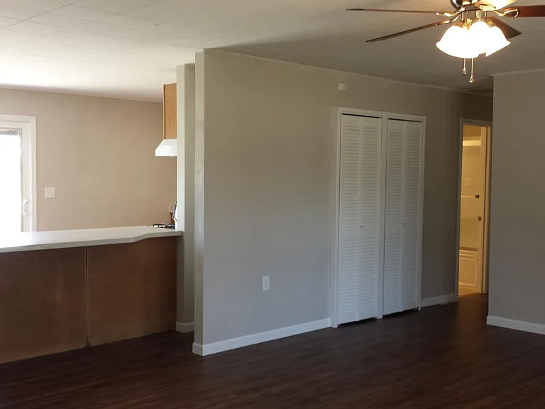 2105 N Bluff Rd — Photo 5