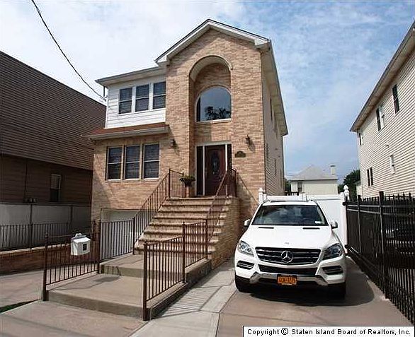 1st image of 288 Mallory Ave