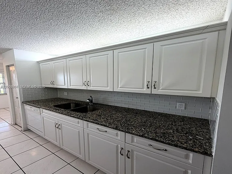 1400 SW 124th Ter #402Q — Photo 4