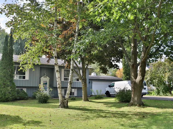 39 Hobbs Rd, Plattsburgh, NY 12901